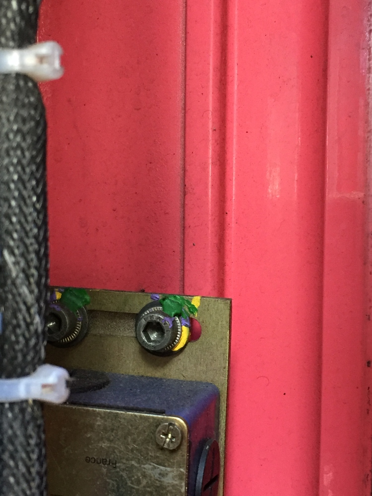 pics/Markal/Security Check Paint Mark/markal-security-check-torque-sealant-use6.jpg
